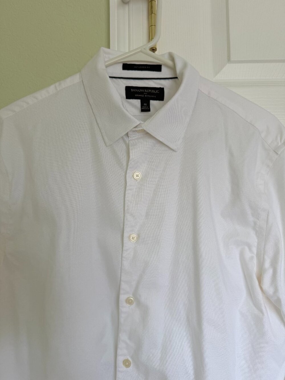 Banana Republic Men’s White Button-Up Dress Shirt | Size M